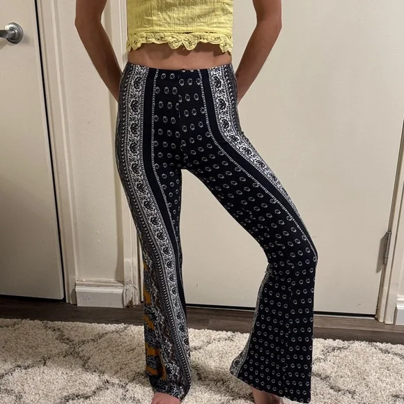 Authentic Novella Royale Bohemian Patterned Flare Pants - Picture 2 of 5